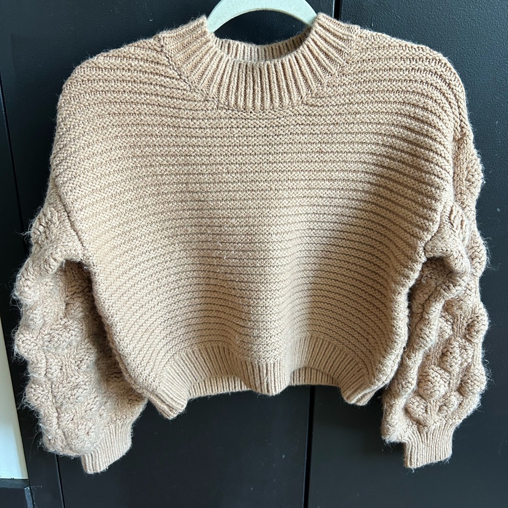 Beautiful sweater with bell sleeves, warm!